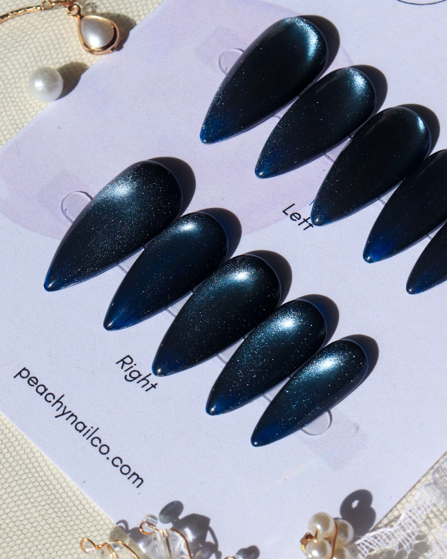 Sapphire Cat Eye Light Chasing